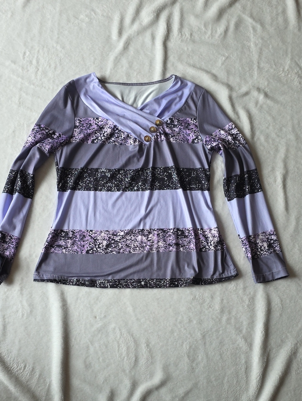 Women's Lavender Striped V-Neck Long Sleeve Top